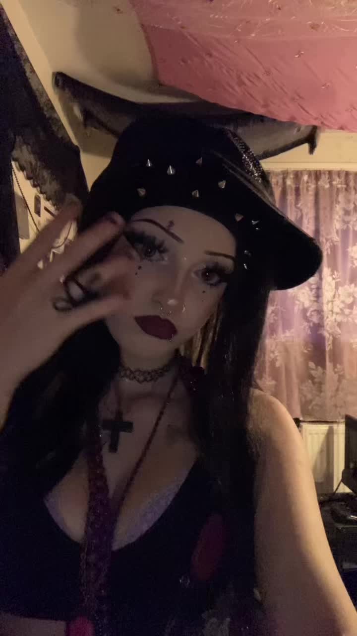 @🕷️