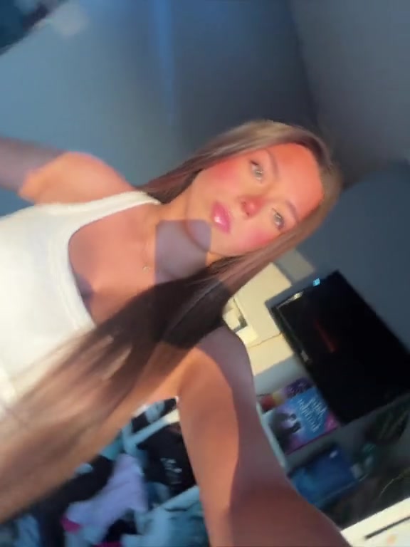 @ᴀʙʀɪʟ ᴠɪᴠᴇꜱ 🌸