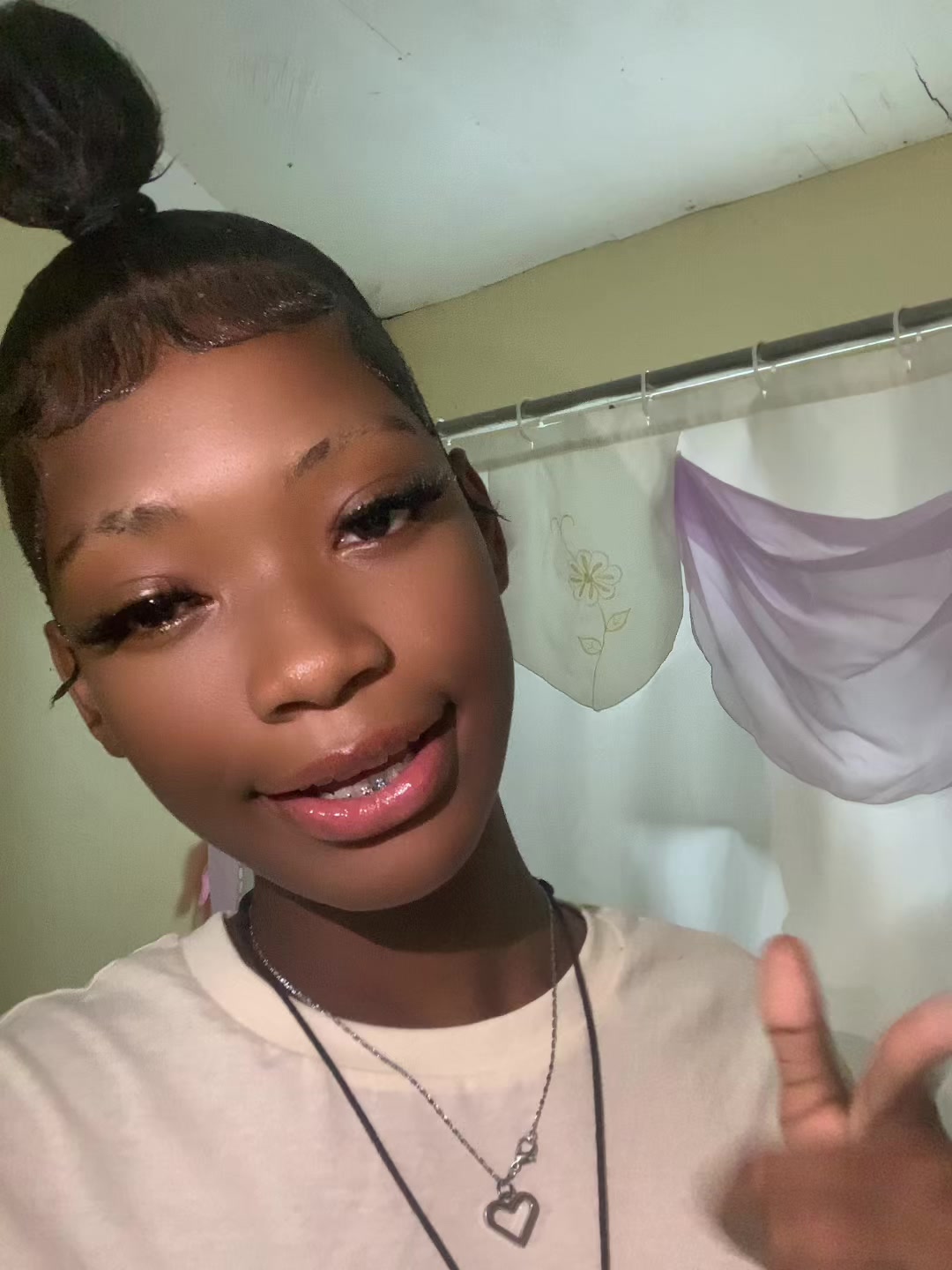 @T😻.