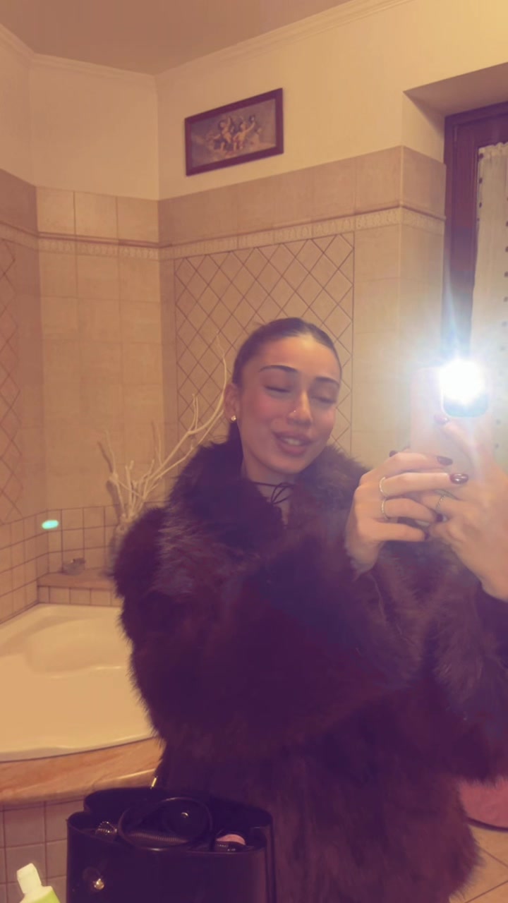 @Frizzii_
