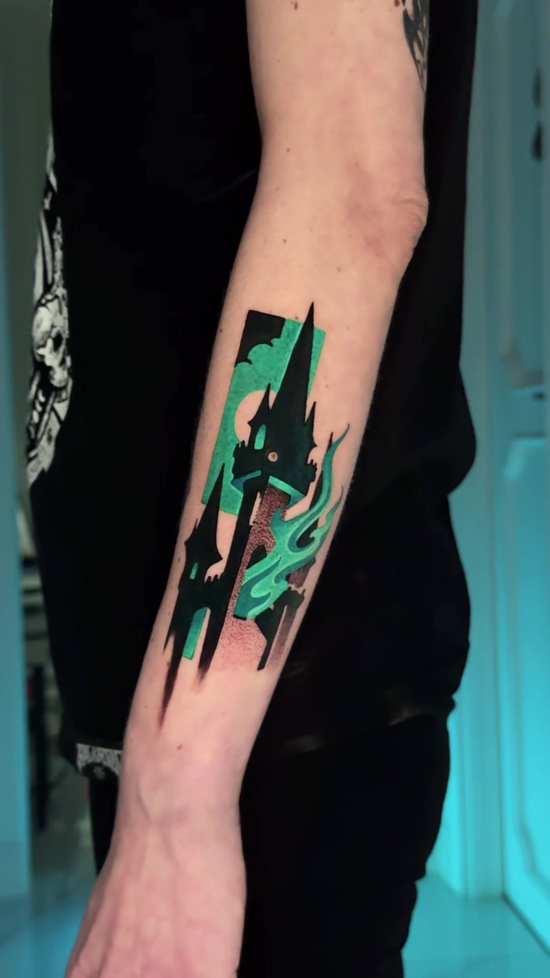 @Ary Lilith tattoo artist