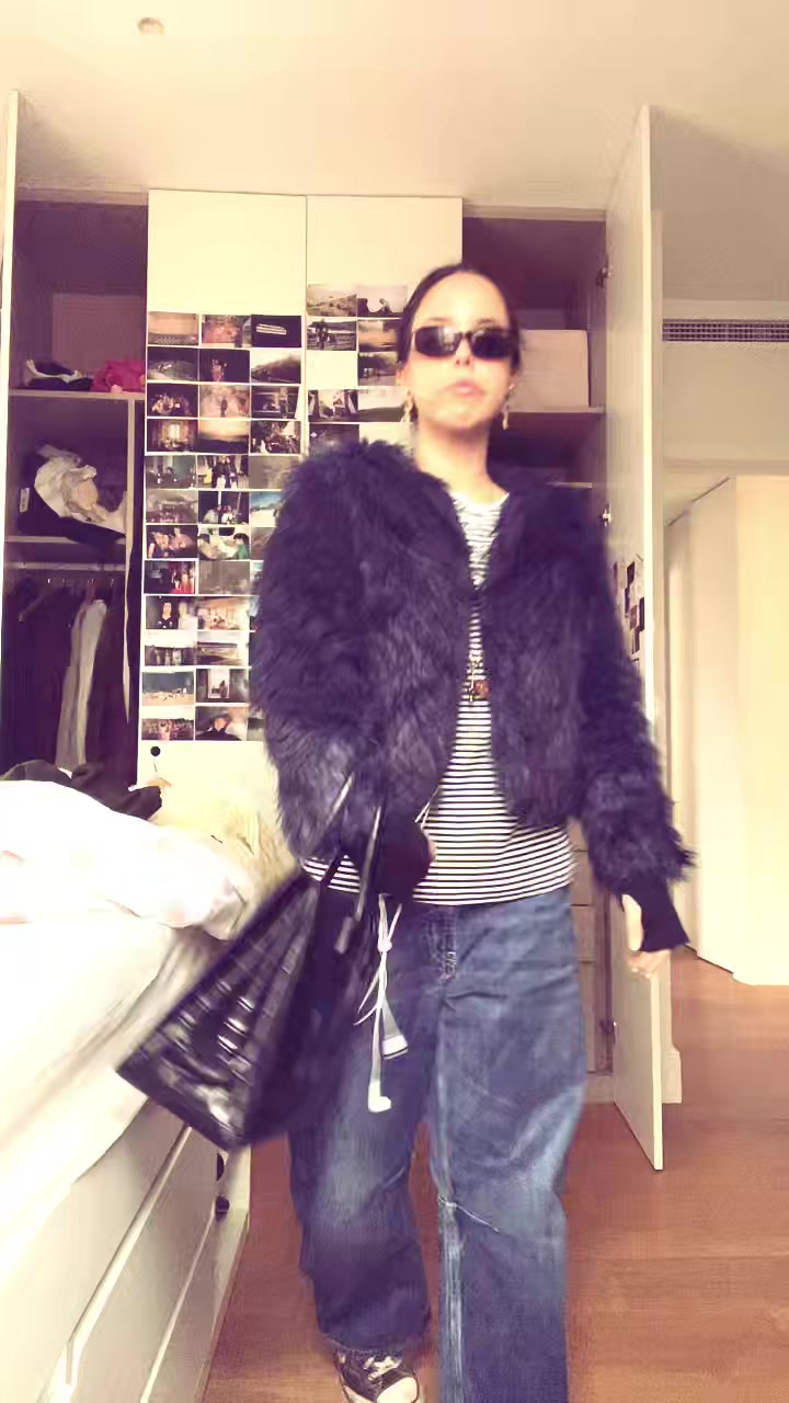 @queen B