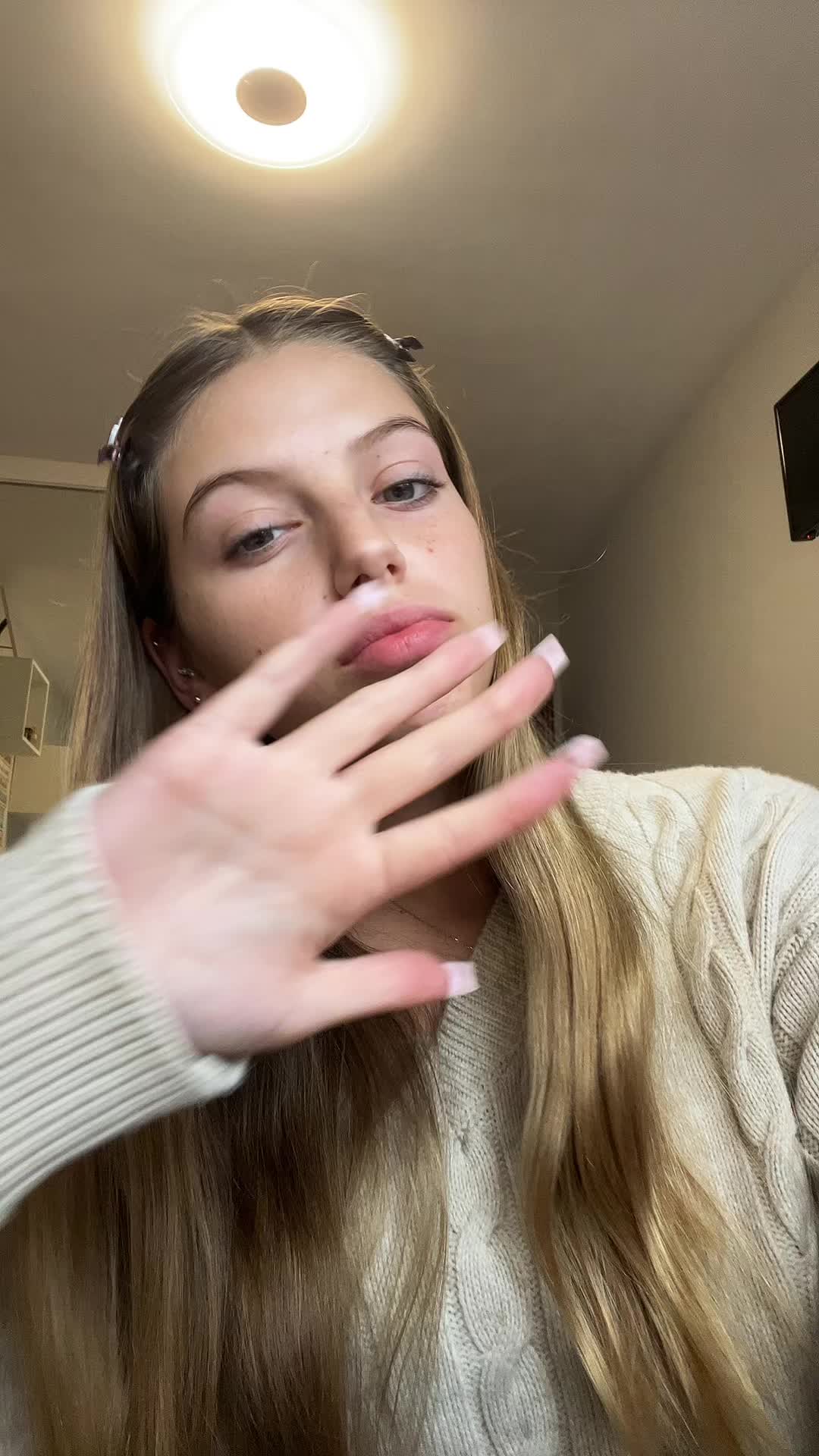 @_yaniiiivv