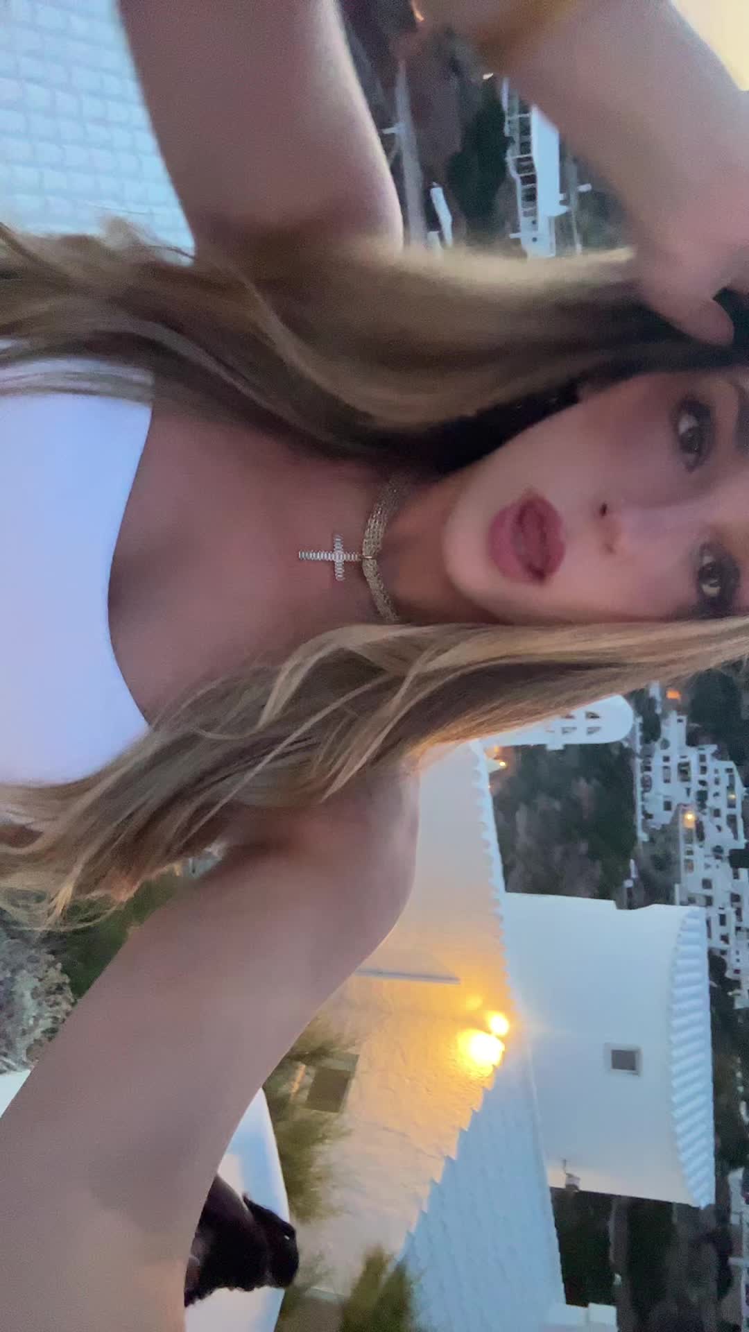 @avrileta