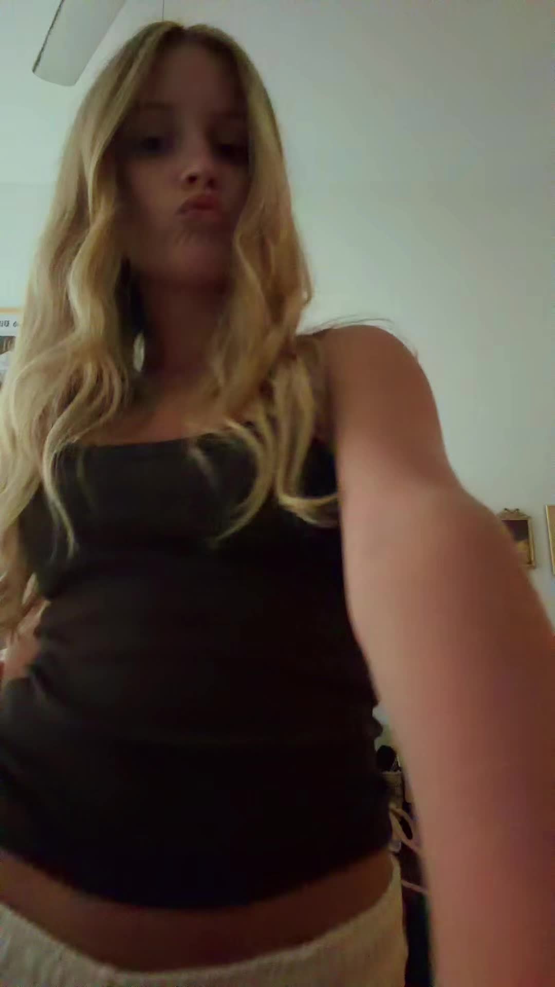 @foxanne