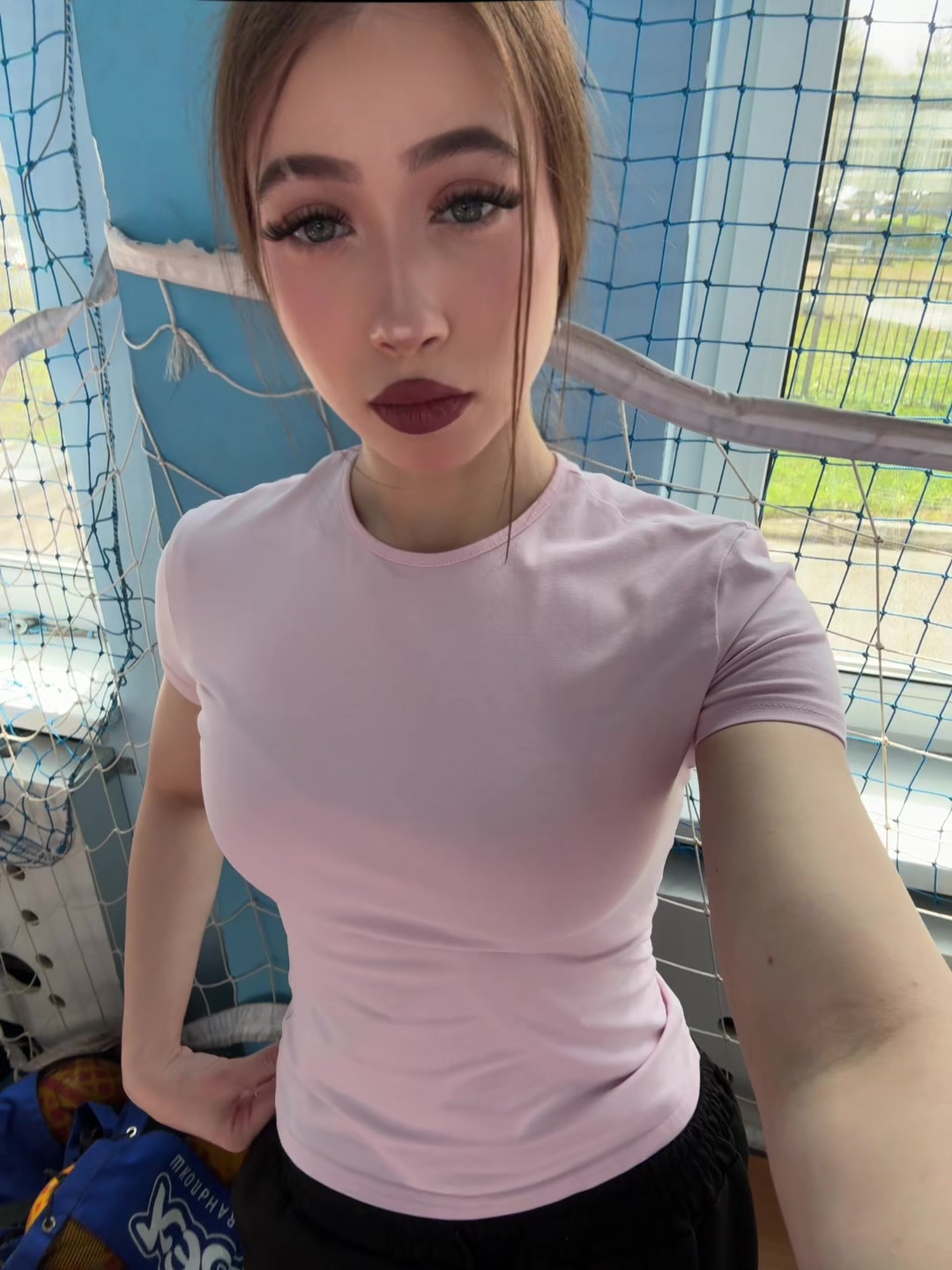 @…