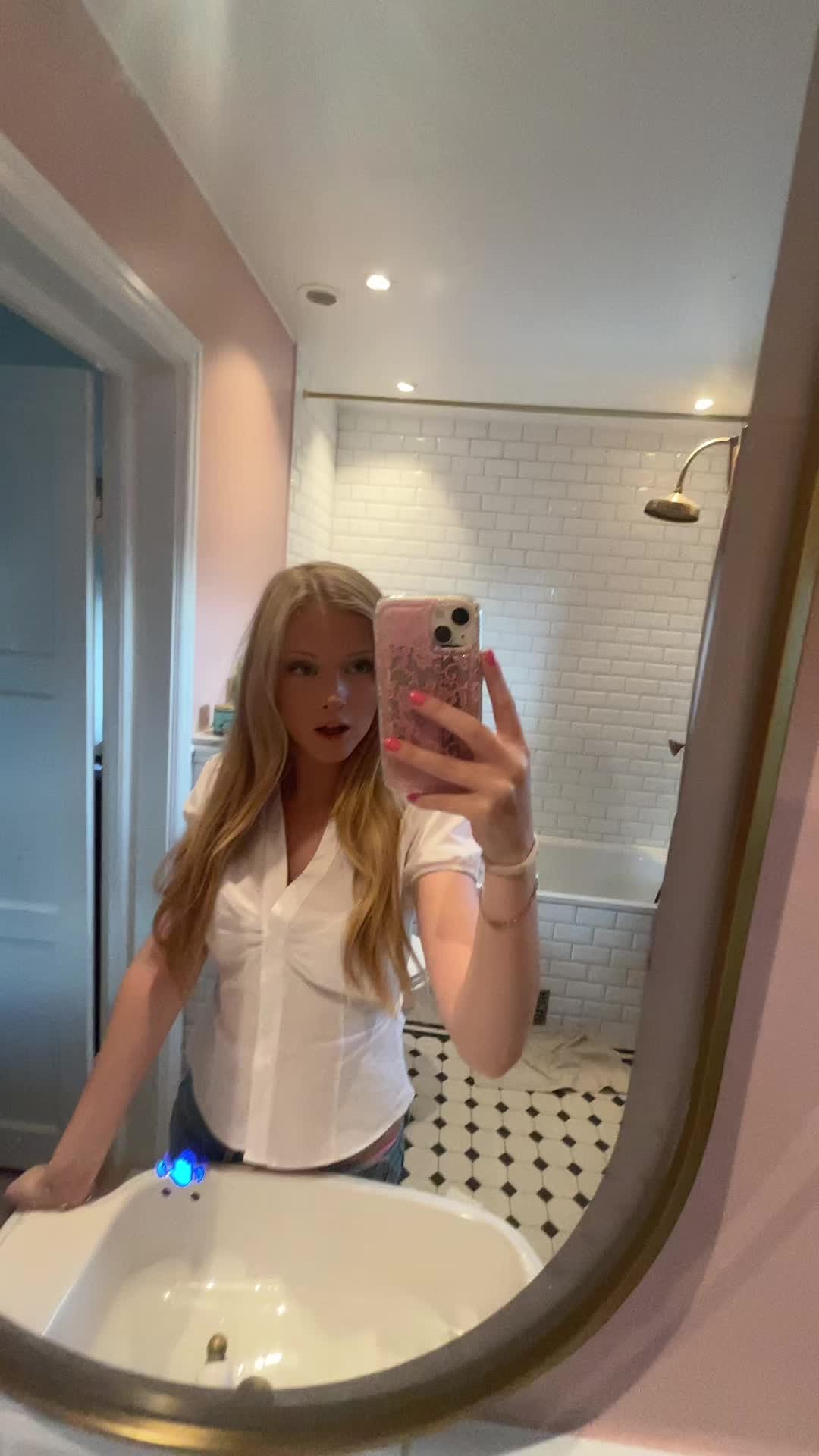 @Bella 🩷🥂😜
