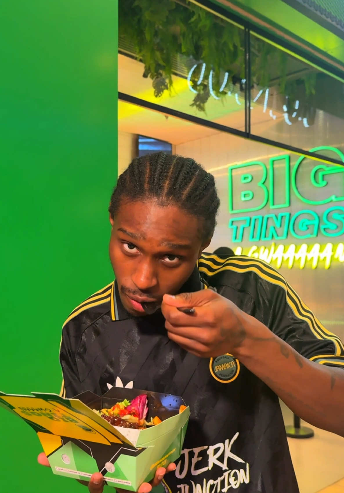 @Jerk junction 💚💛🖤