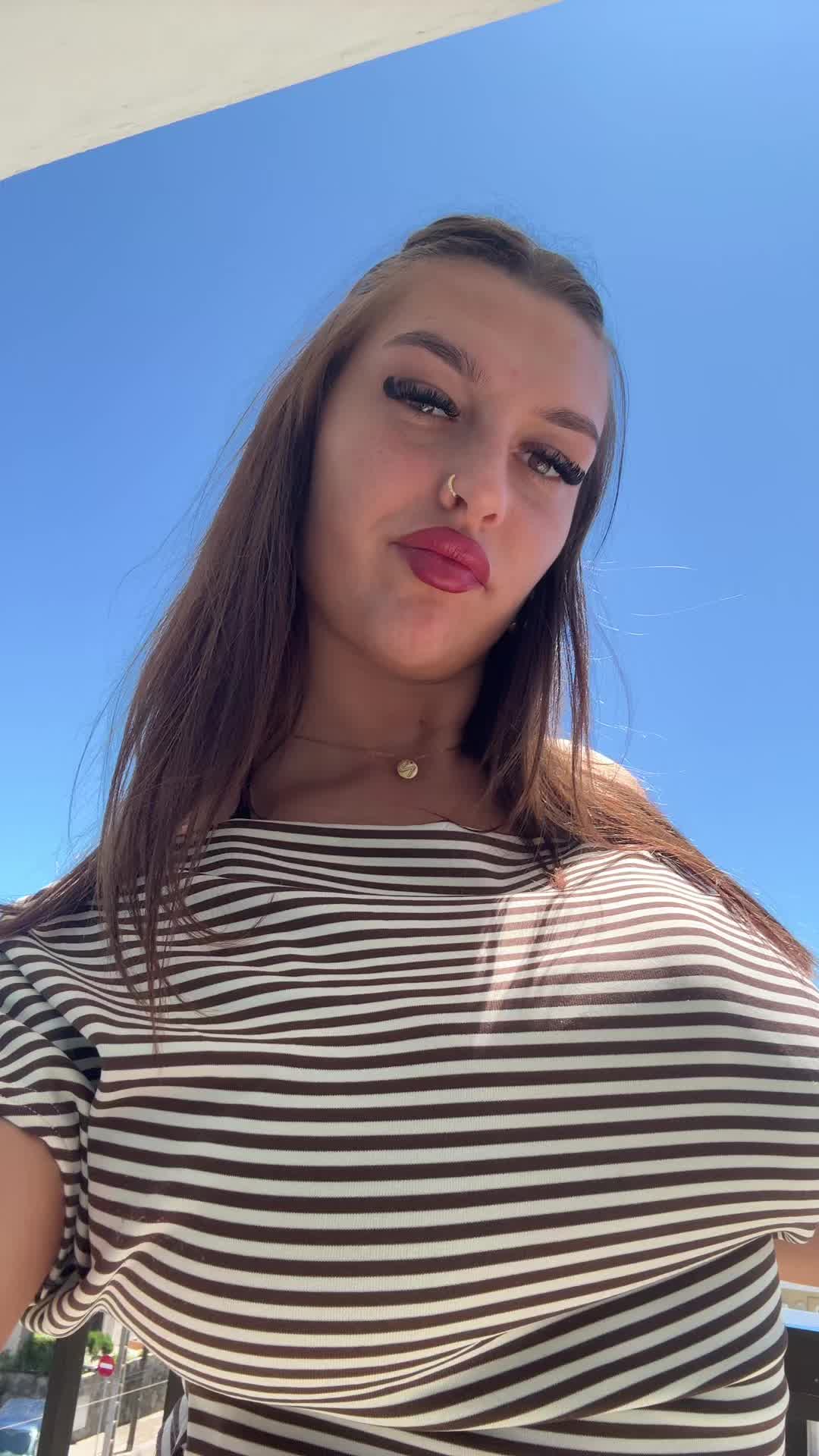 @nelly_jhx