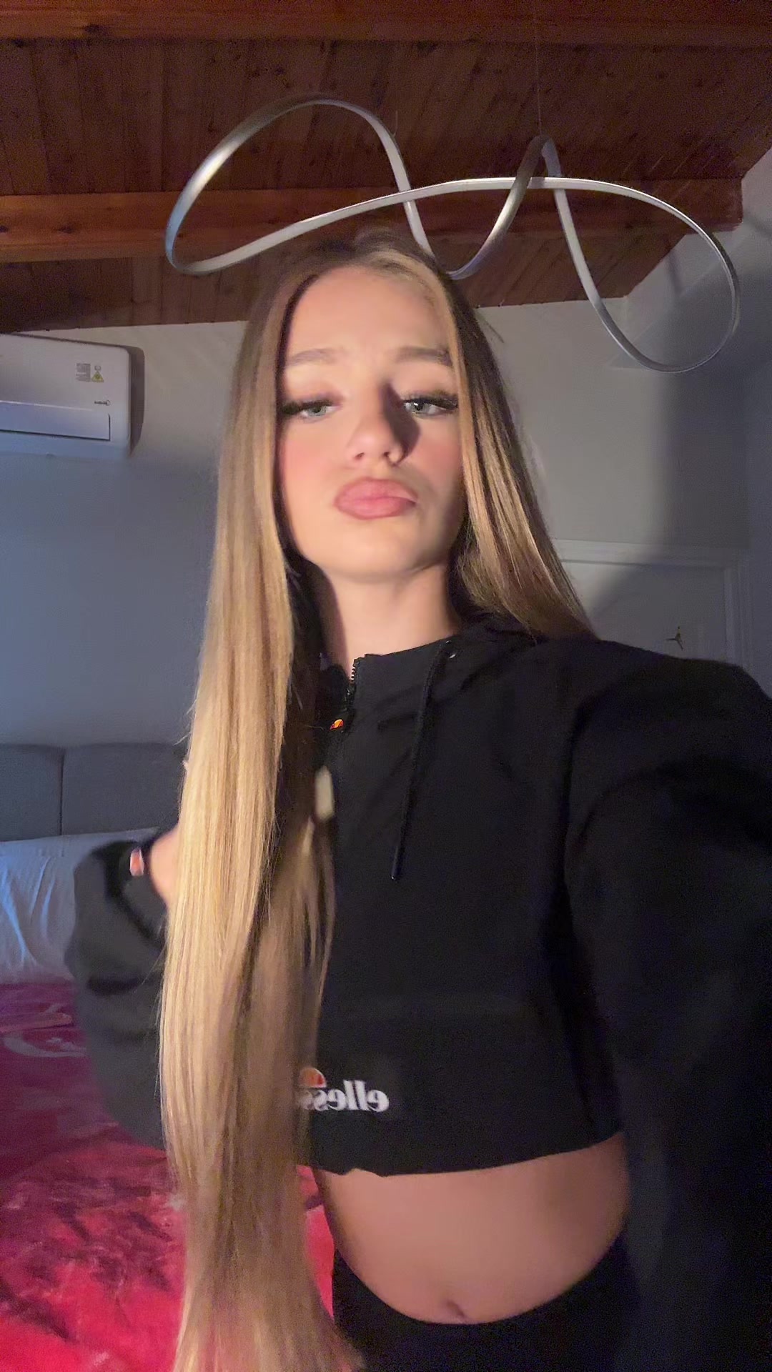 @Bella