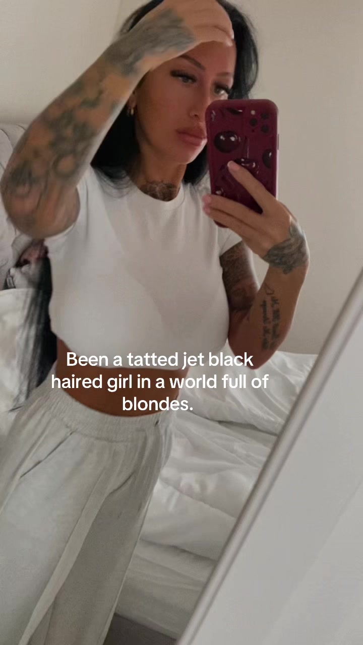 @Chloe Brown 🦋