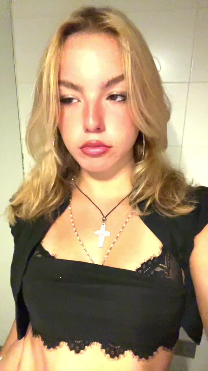 @n0tl4r4_