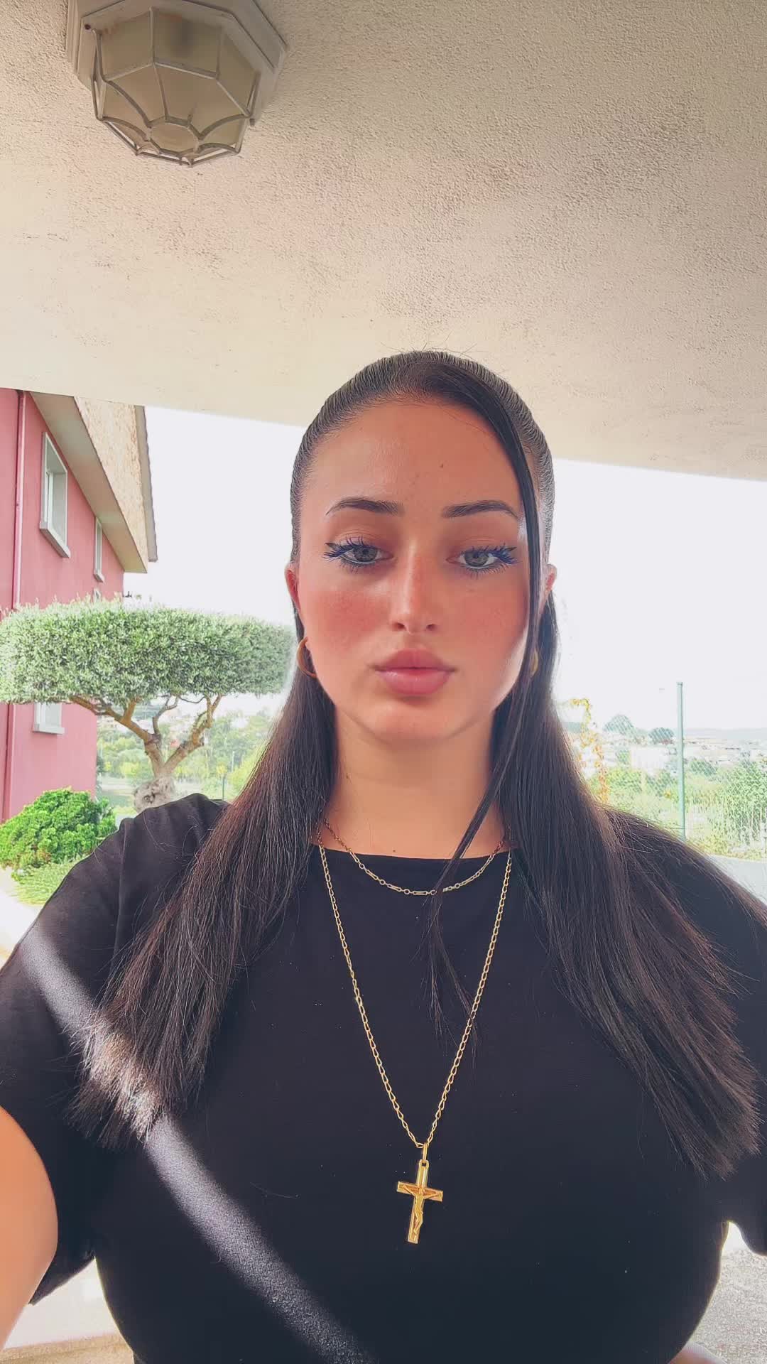 @Heleegf_