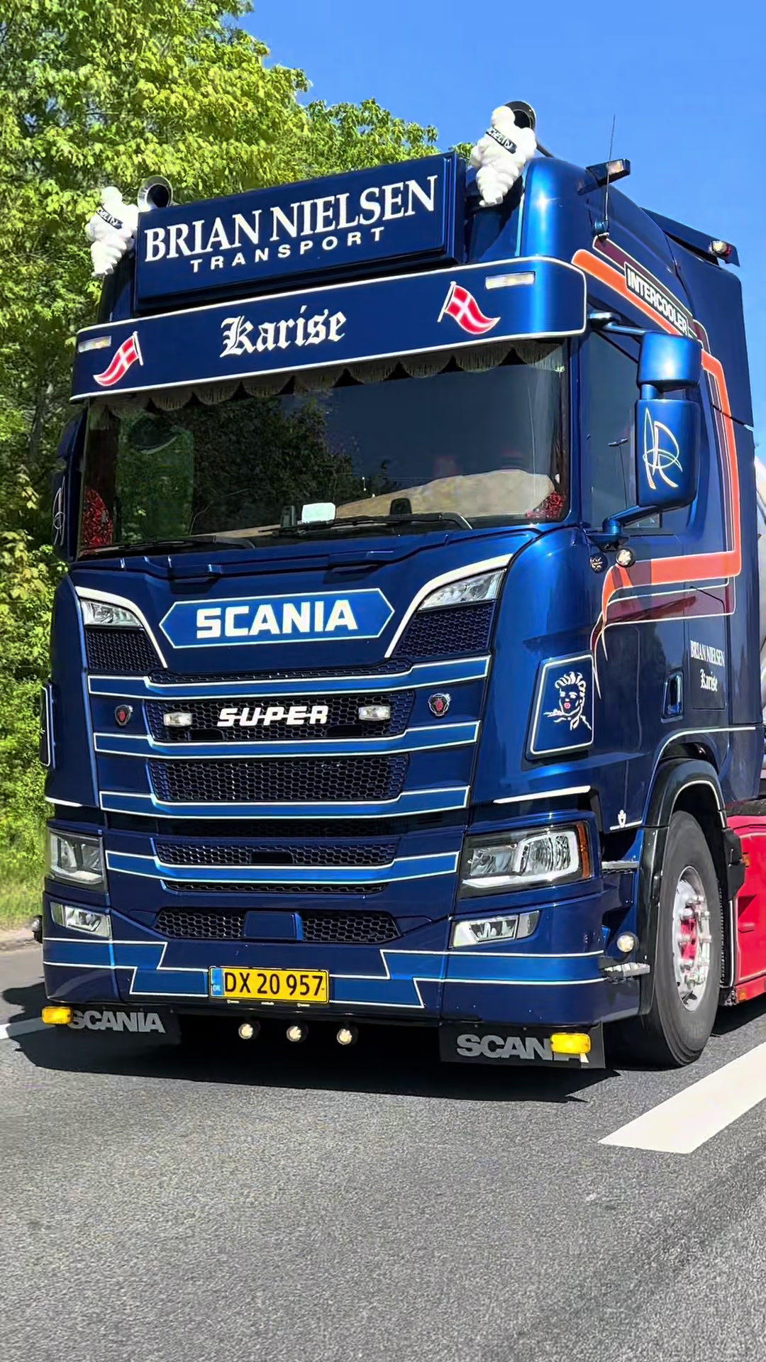 @LV’s TRUCKPHOTO