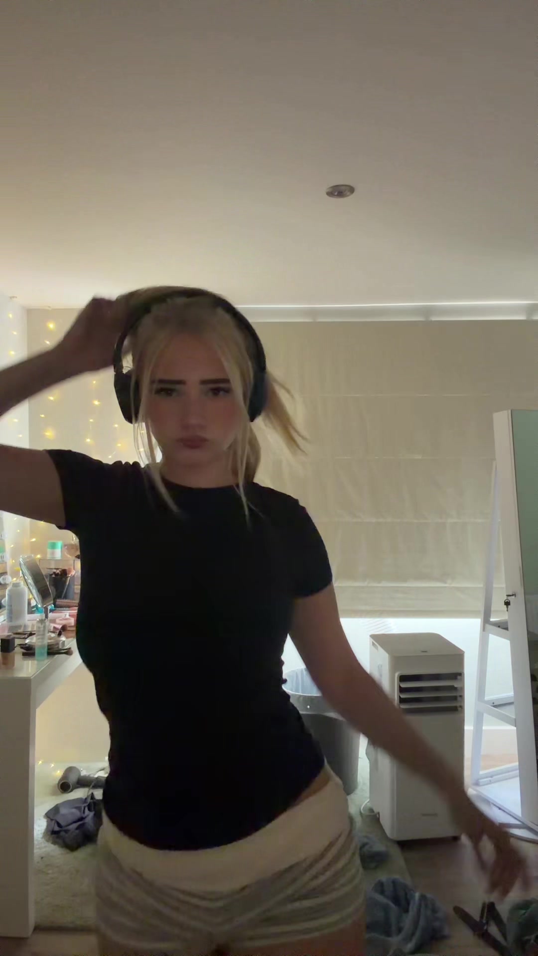 @annie ⭒˚.⋆