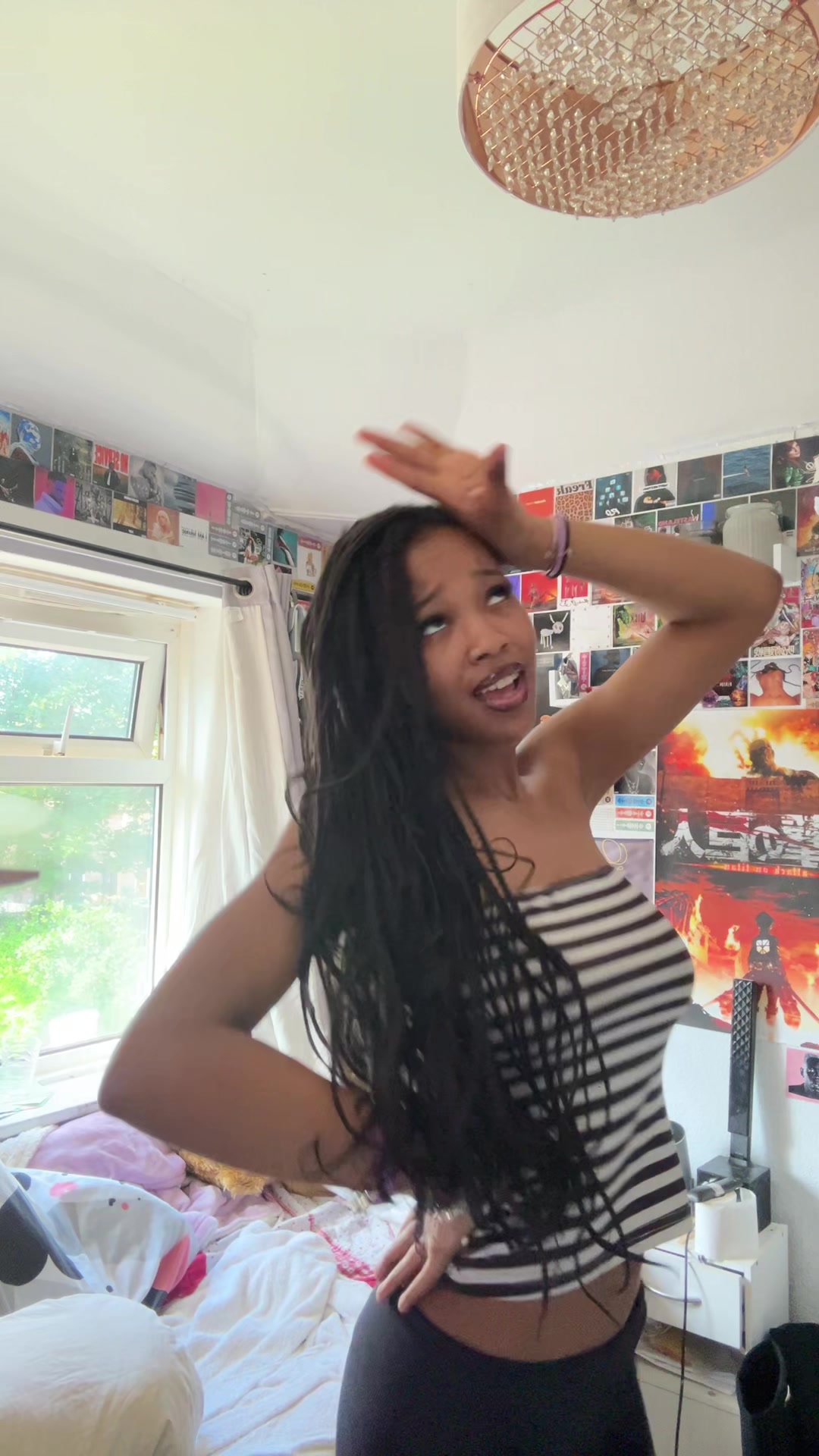 @>.<