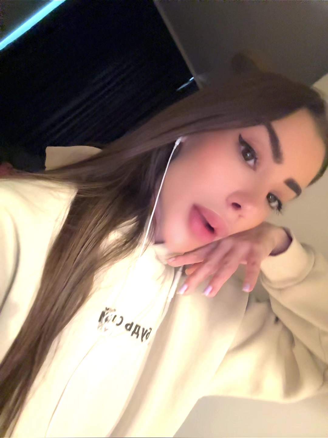 @Daniella🥹
