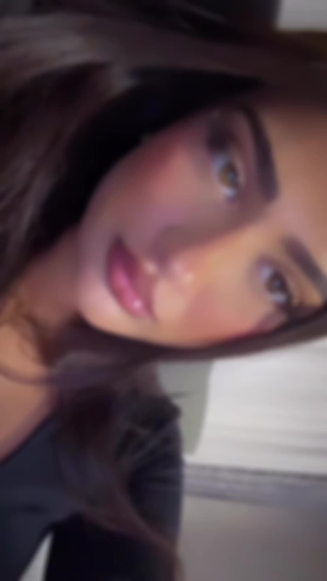 @𝐸🌺