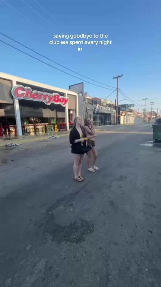 @llouisebrown