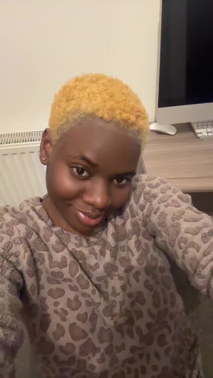 @Vicky_