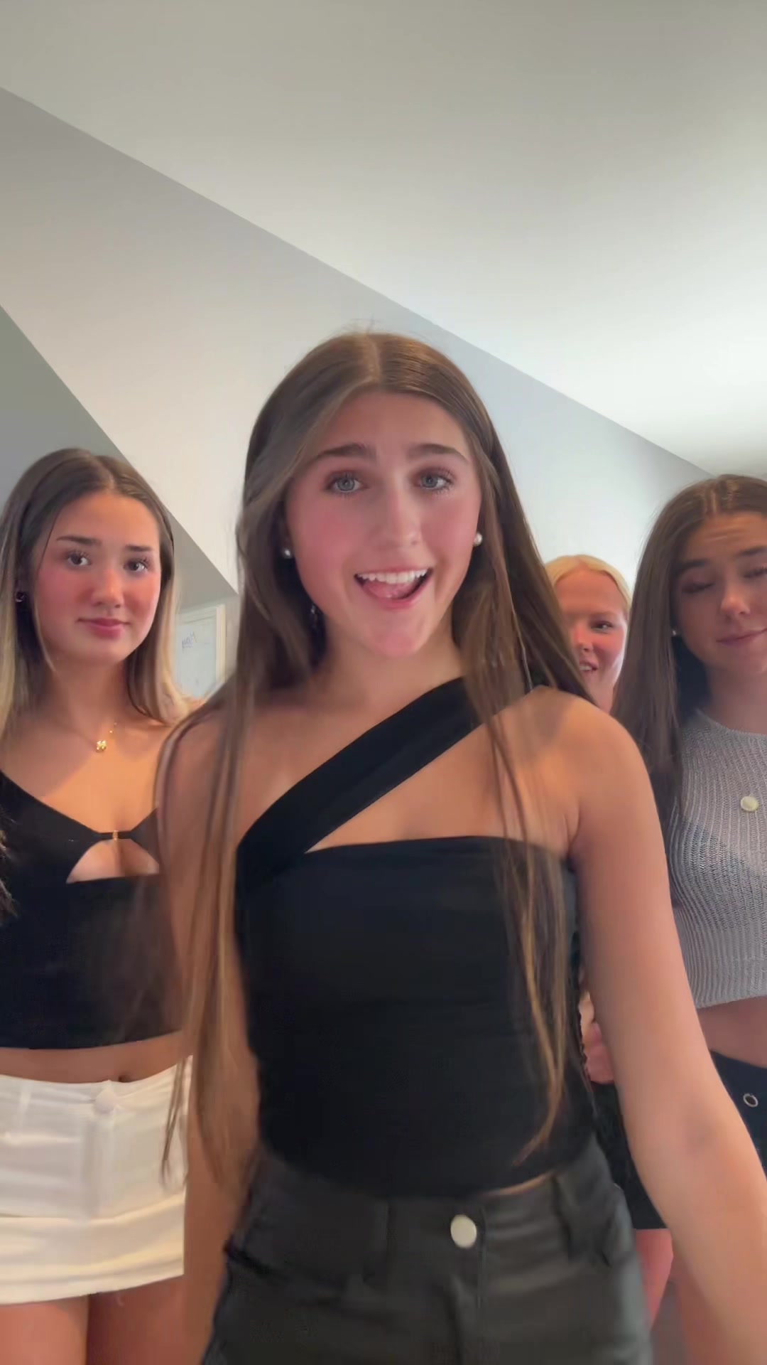 @bella