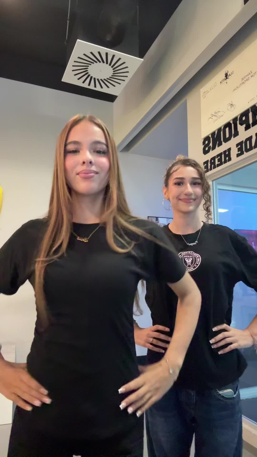 @𝐁𝐞𝐥𝐥𝐚