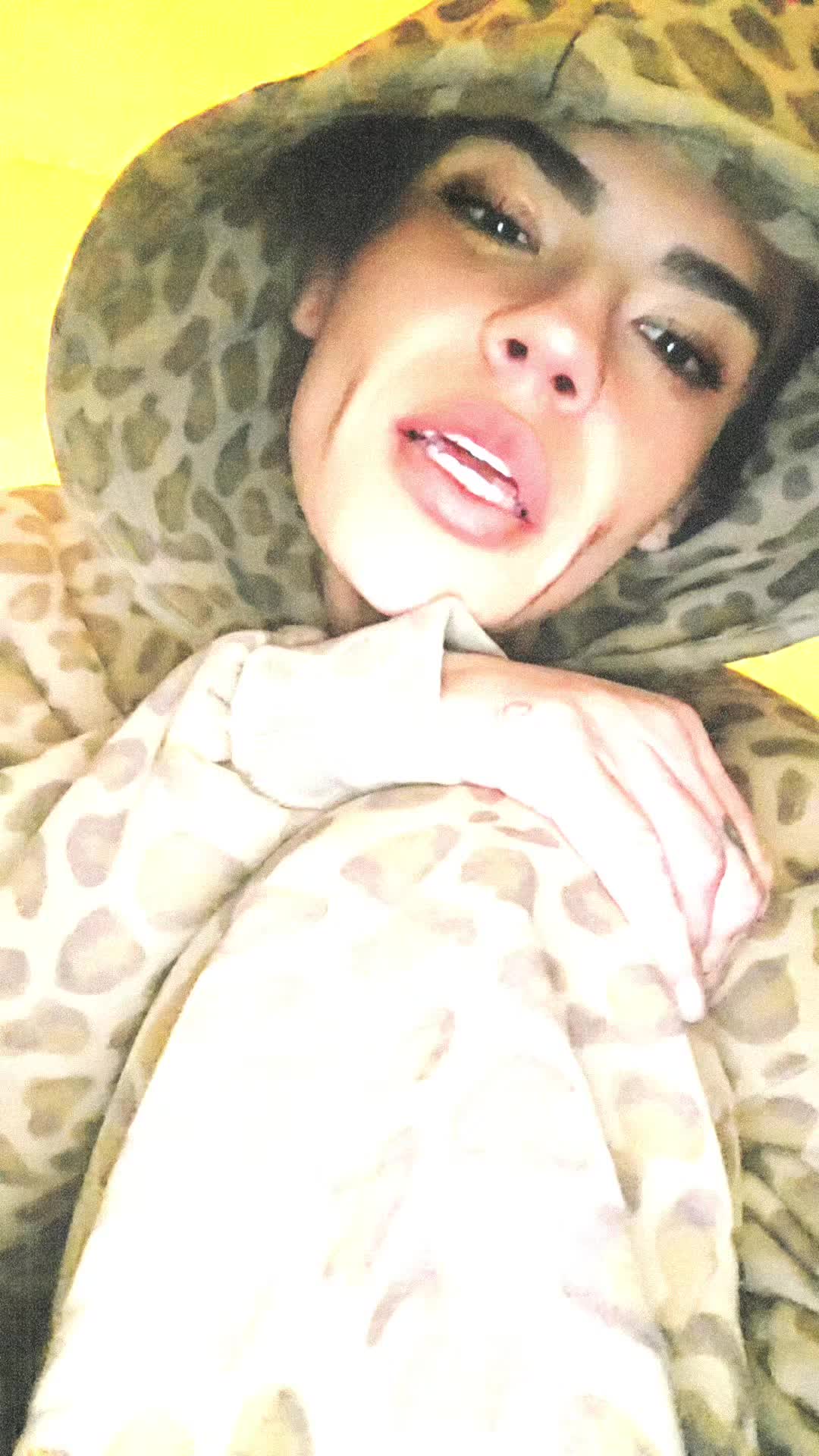 @Ohmykalabee 🐝