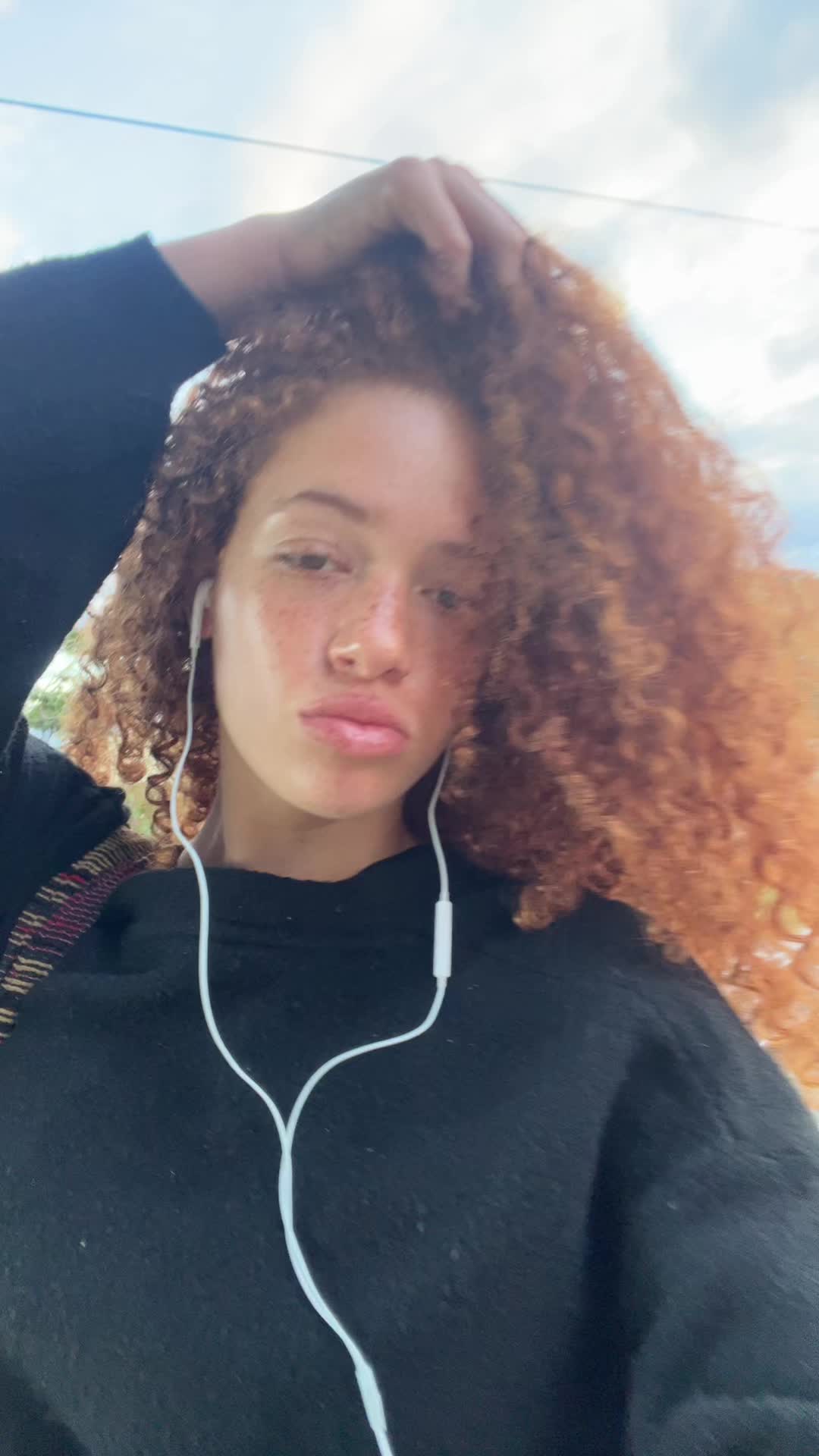 @🧜♀️ 🥷🏾