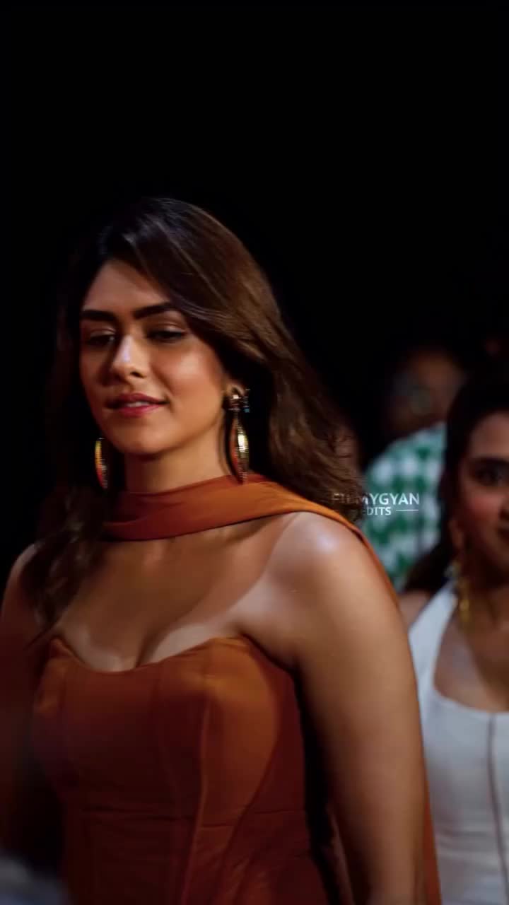 @mrunalthakur