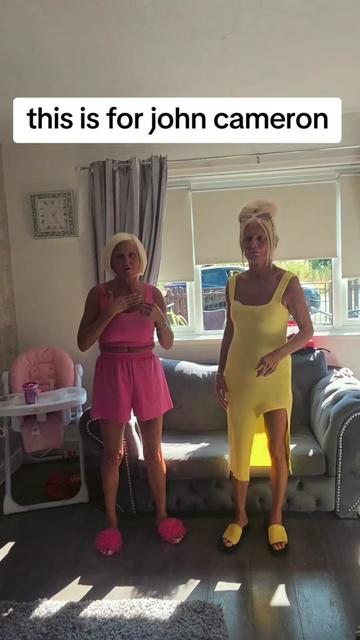 @Cheeky twins