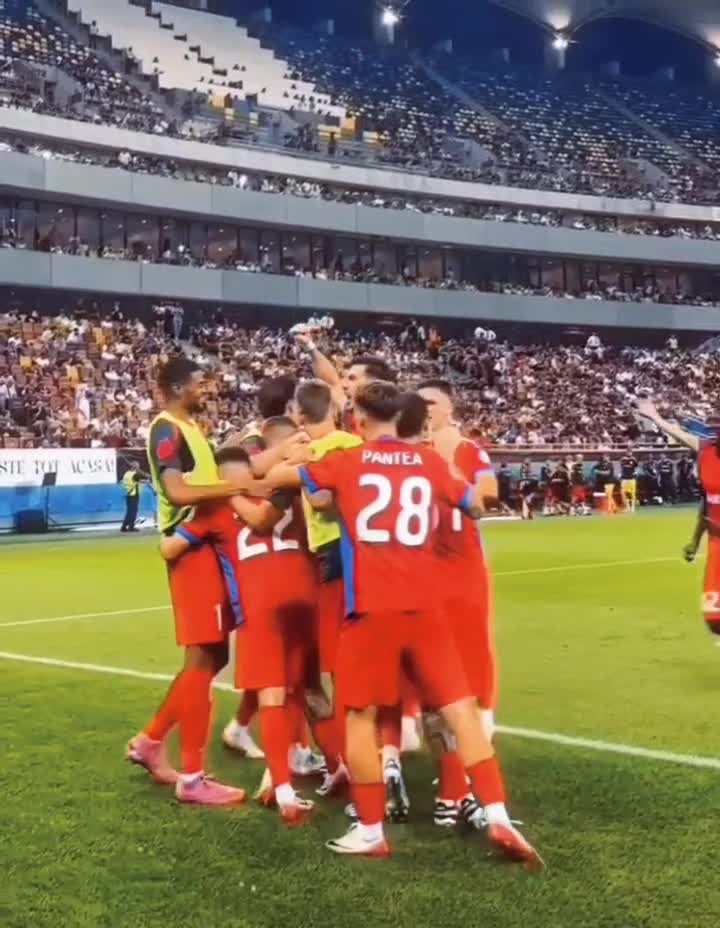 @IubireaRoșAlbastră
