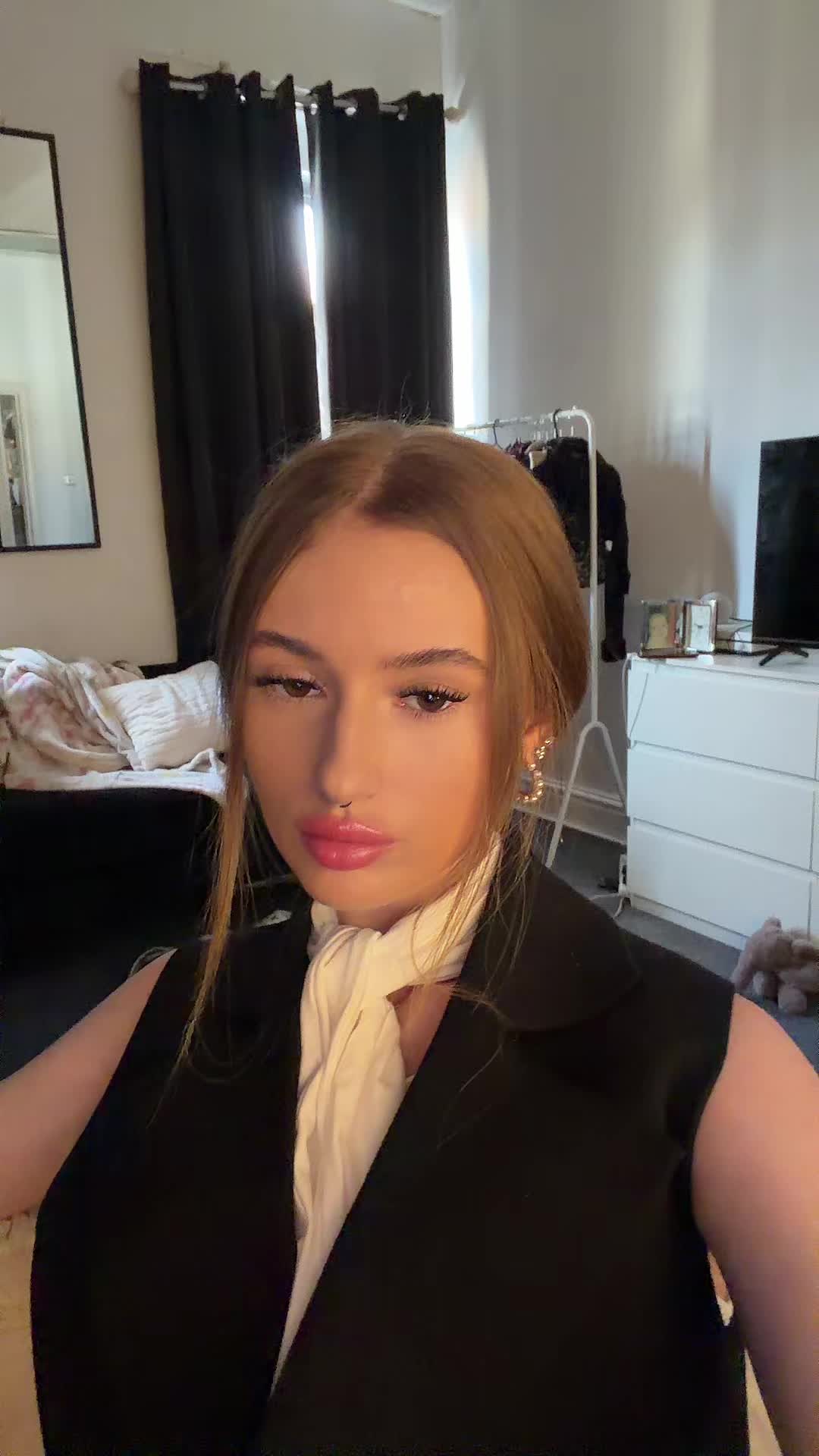@ell 👩&zwj;❤️&zwj;💋&zwj;👩