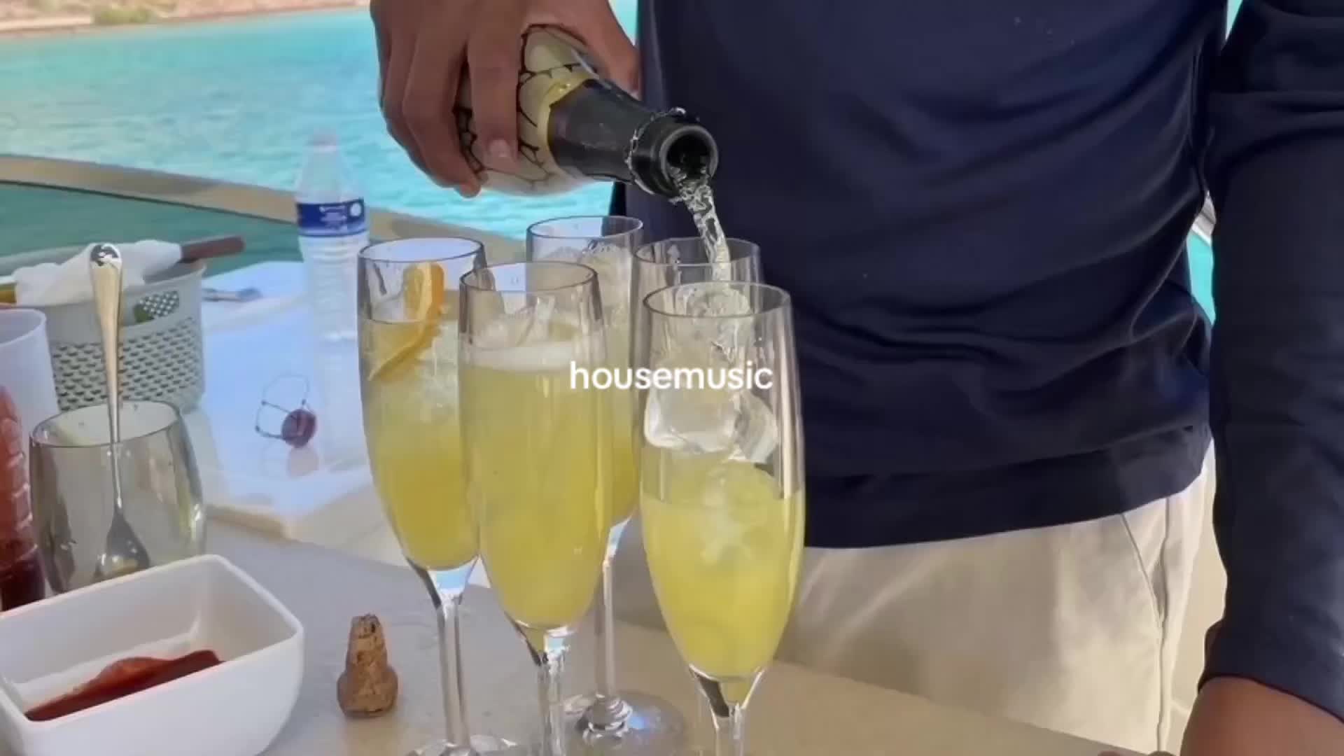 @house music diary.