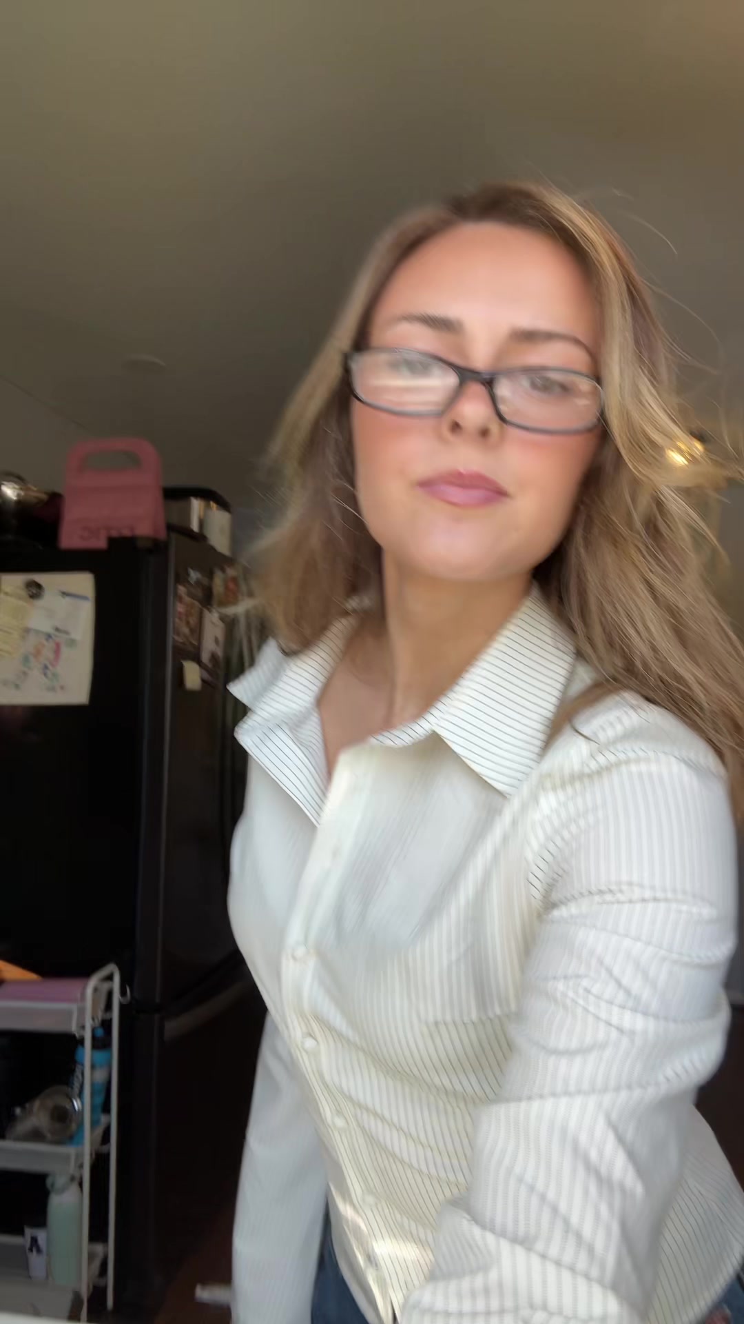 @🧍🏼&zwj;♀️