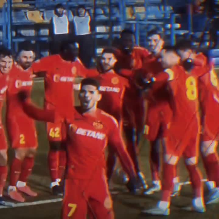 @IubireaRoșAlbastră