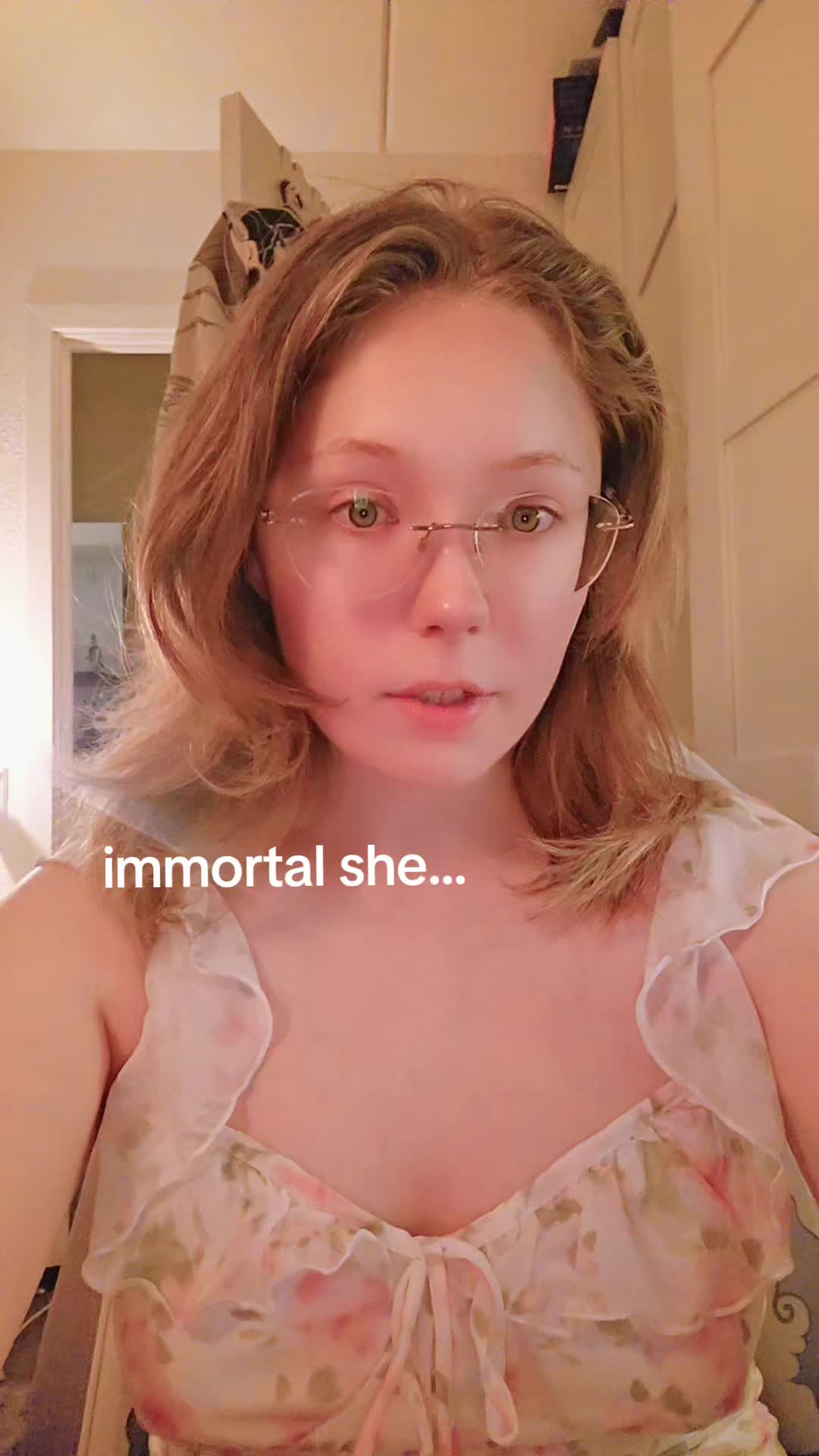 @୨ৎLaura