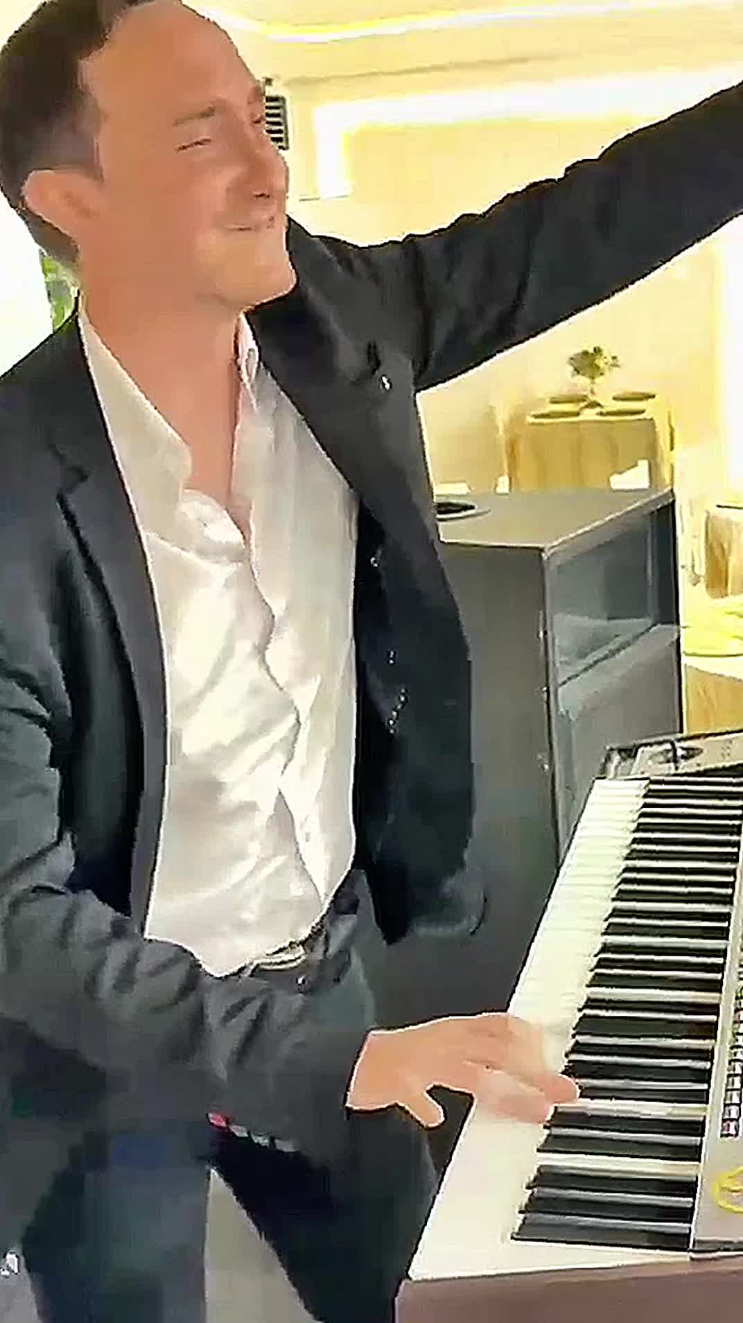 @Пианист Ерсан