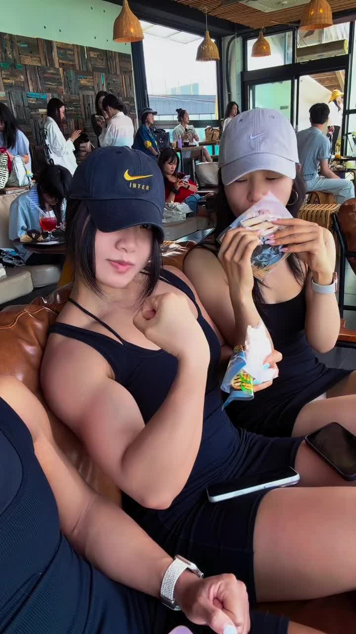 @musclesonmuscles