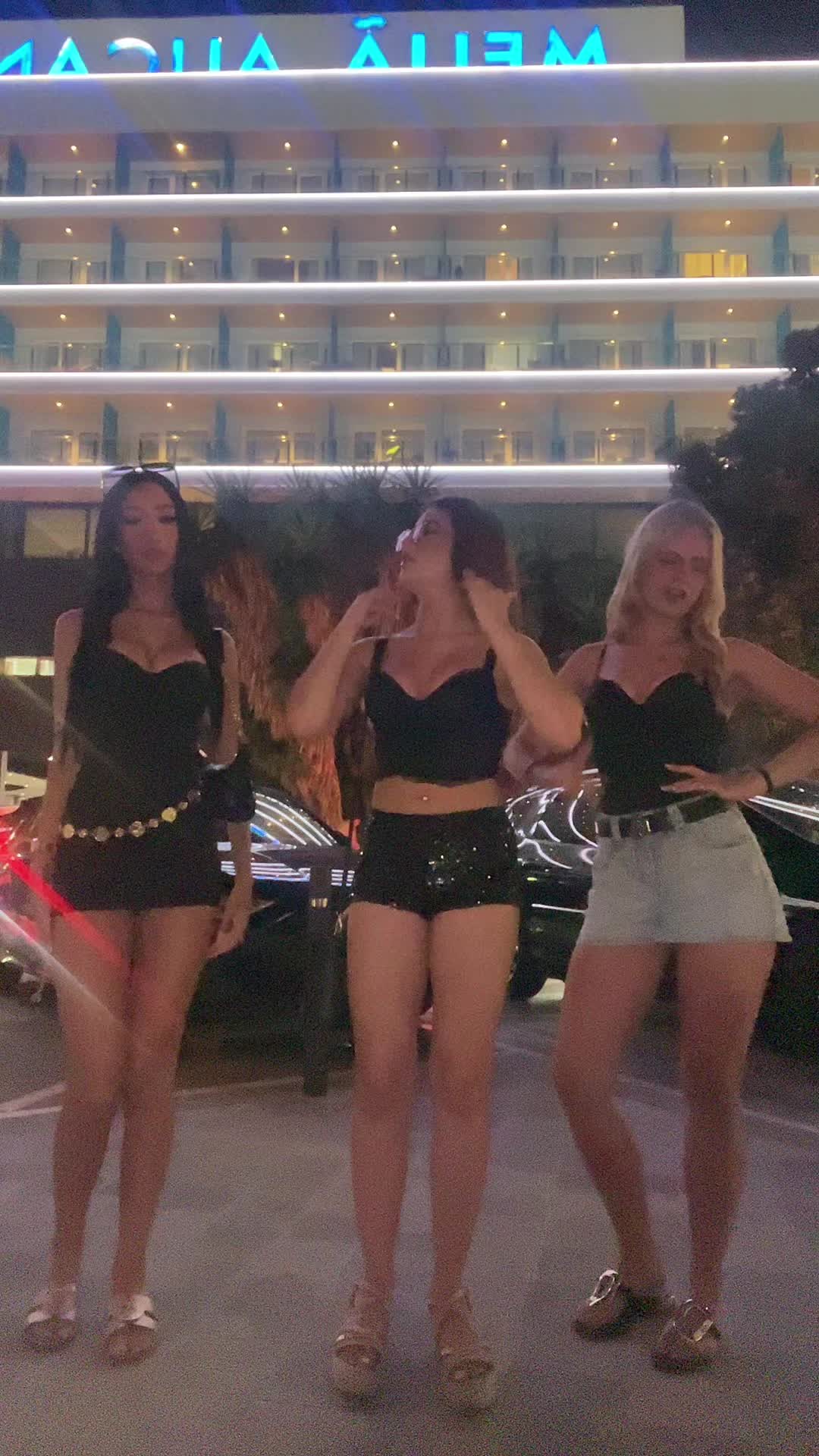 @🫢💋