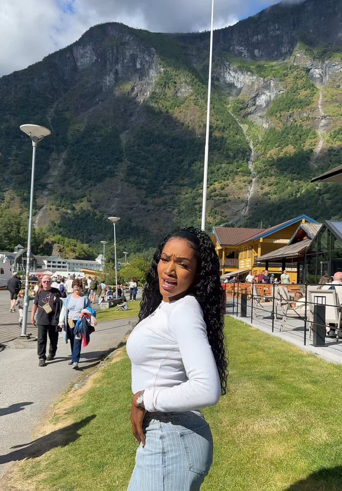 @Elvira Styles♡Gen Z Journalist