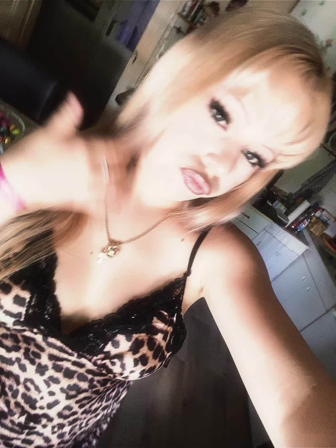 @ℬ𝒶𝓇𝒷 𝒲𝒾𝓇ℯ (💋🐆🎞️🍒)