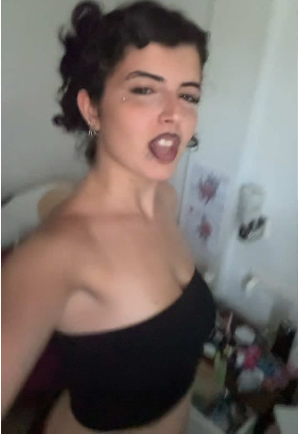 @whosdishoe