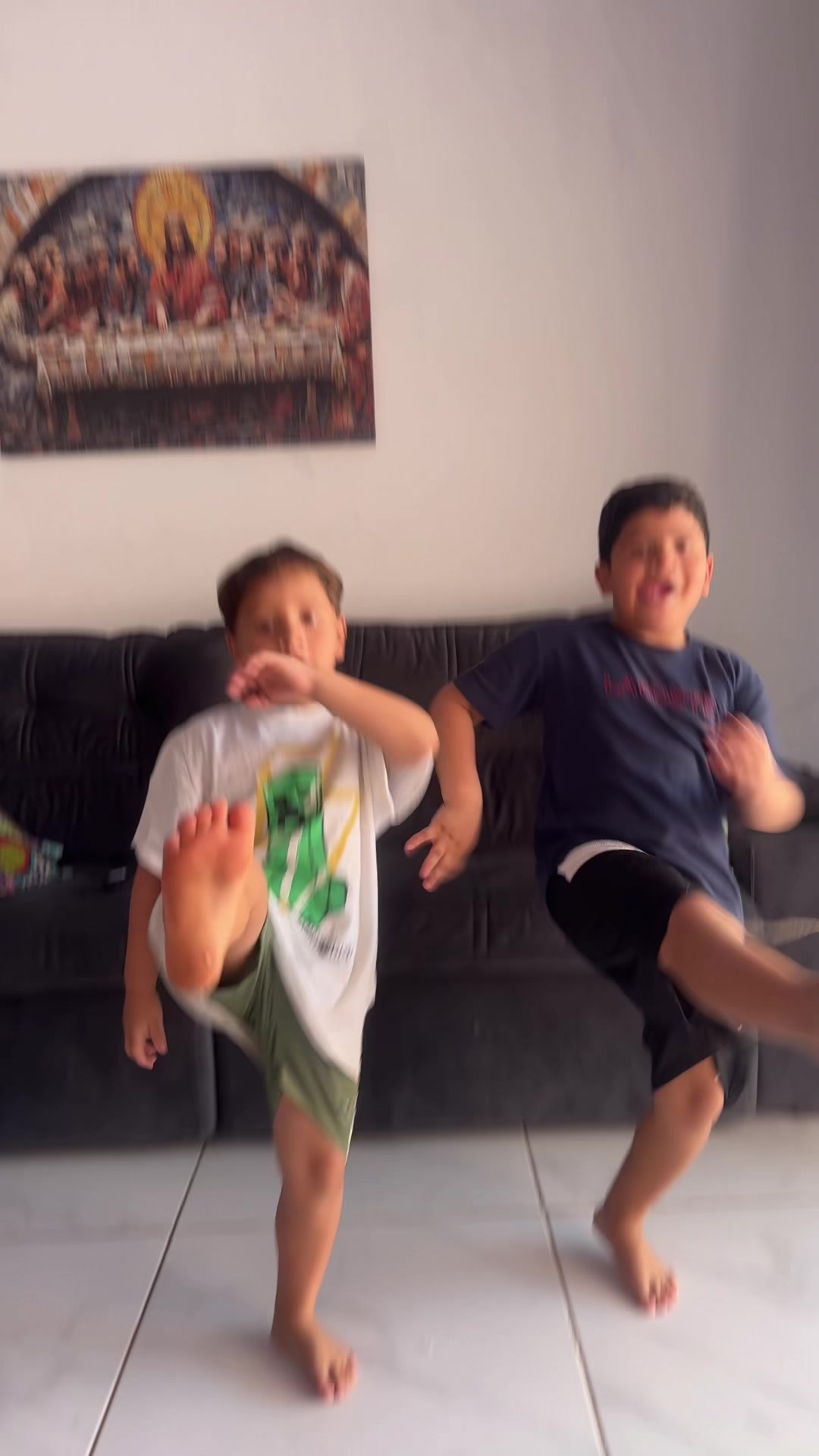 @Tha&iacute;s Priscila