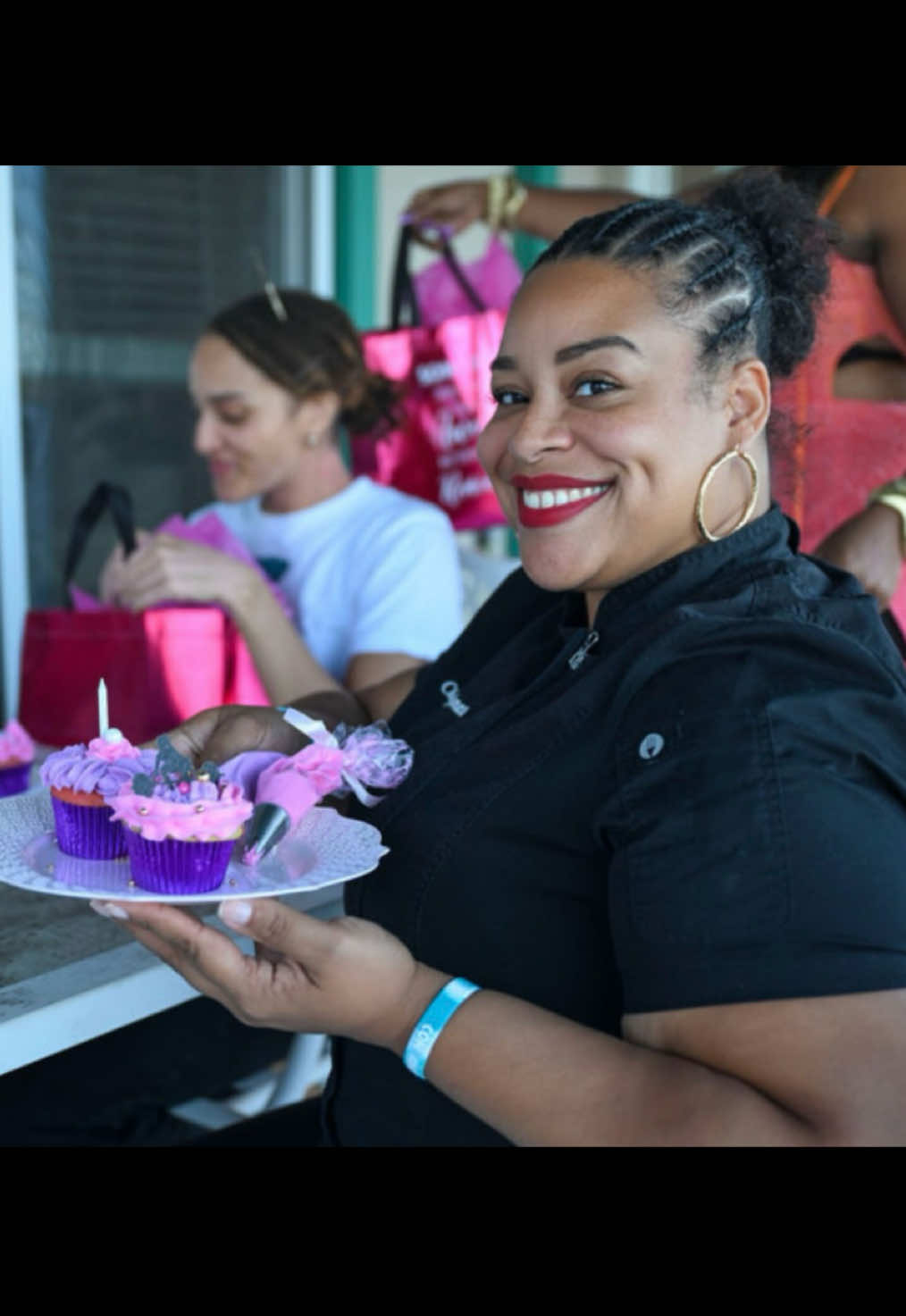@Cupcakesbymonah