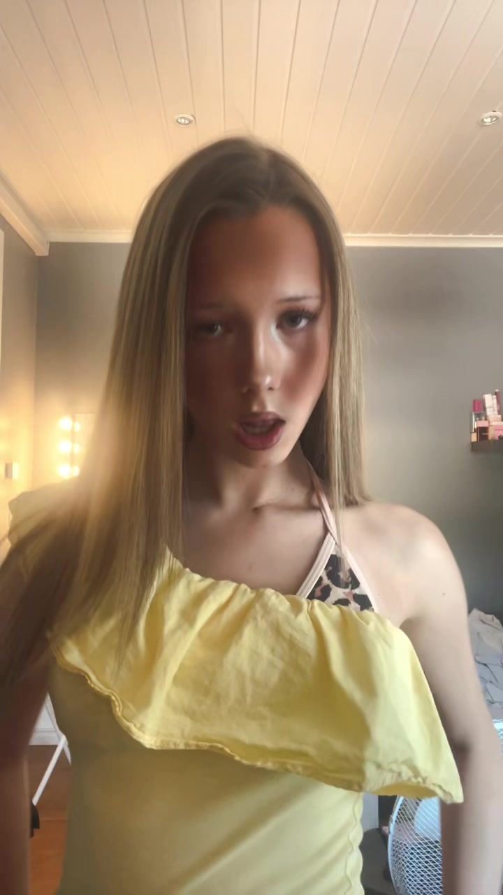 @𝒜𝓁𝒾𝒸ℯ💸