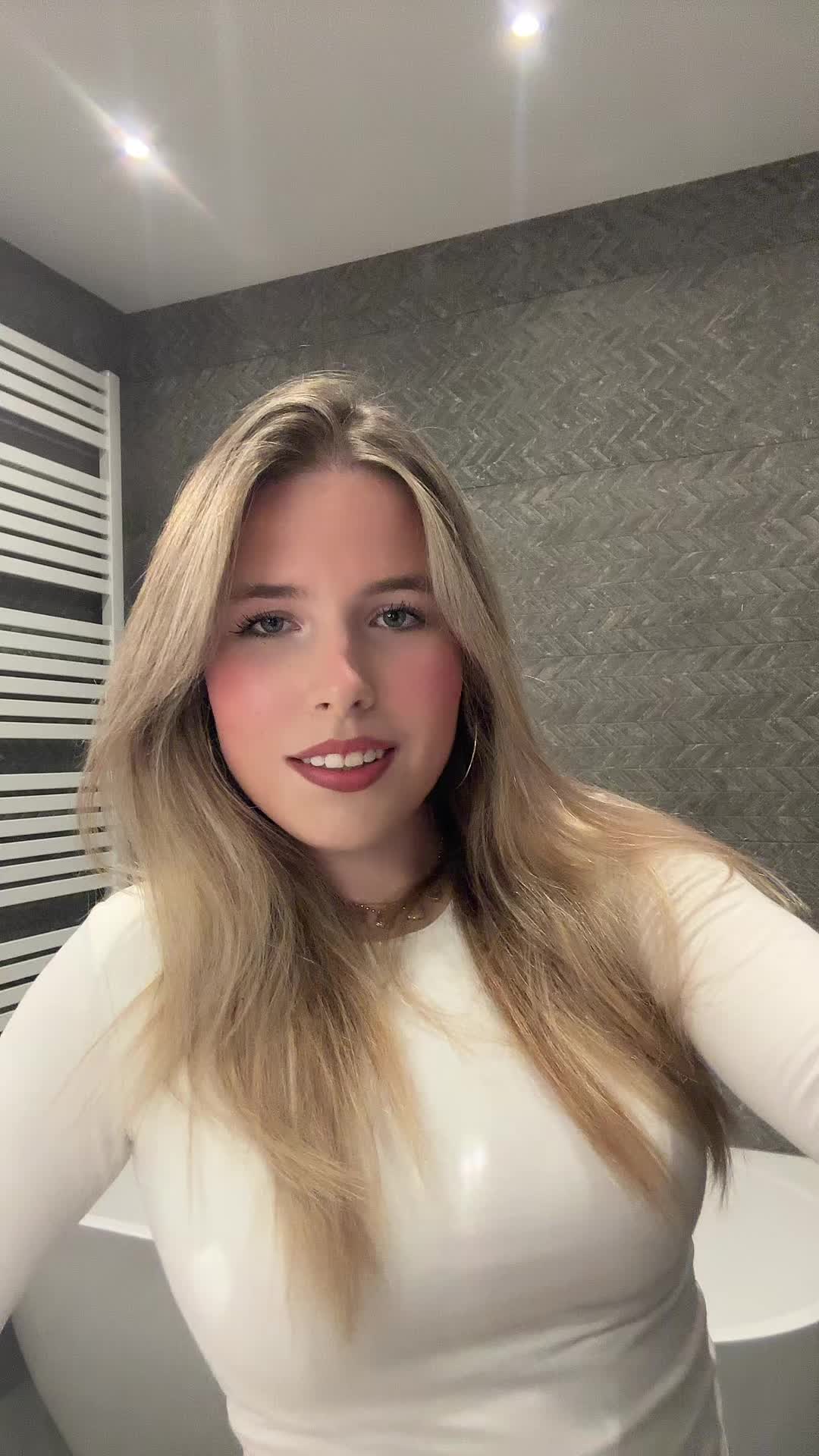 @𝓬𝓱𝓪𝓻𝓵𝓸𝓽𝓽𝓮