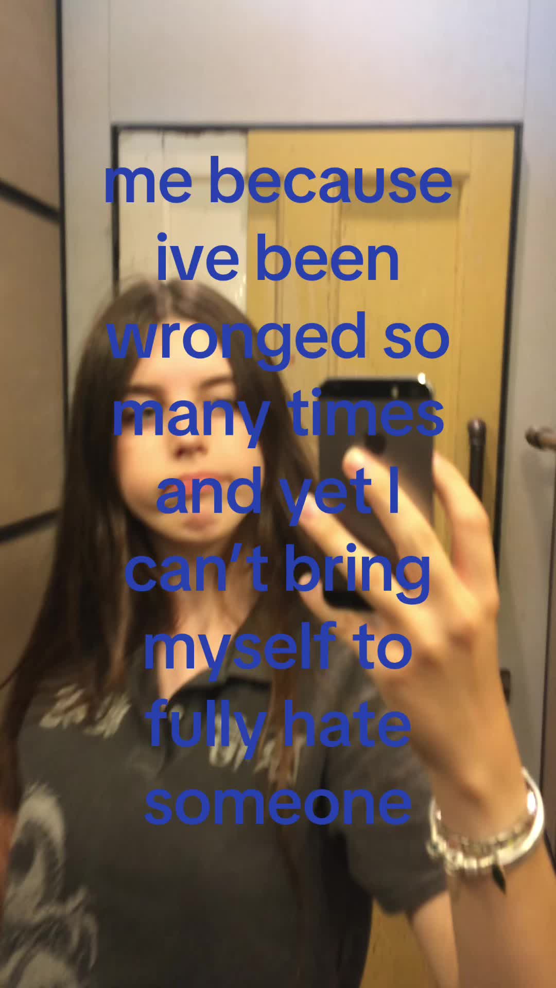 @￴