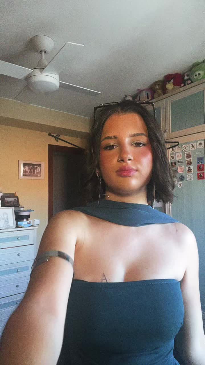 @🍁🩶🧛♀️