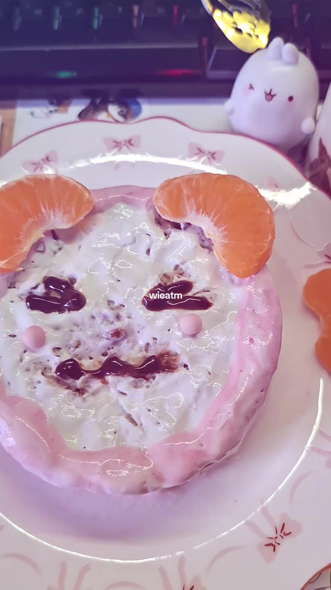 @тгк: вика кушает ♡!!