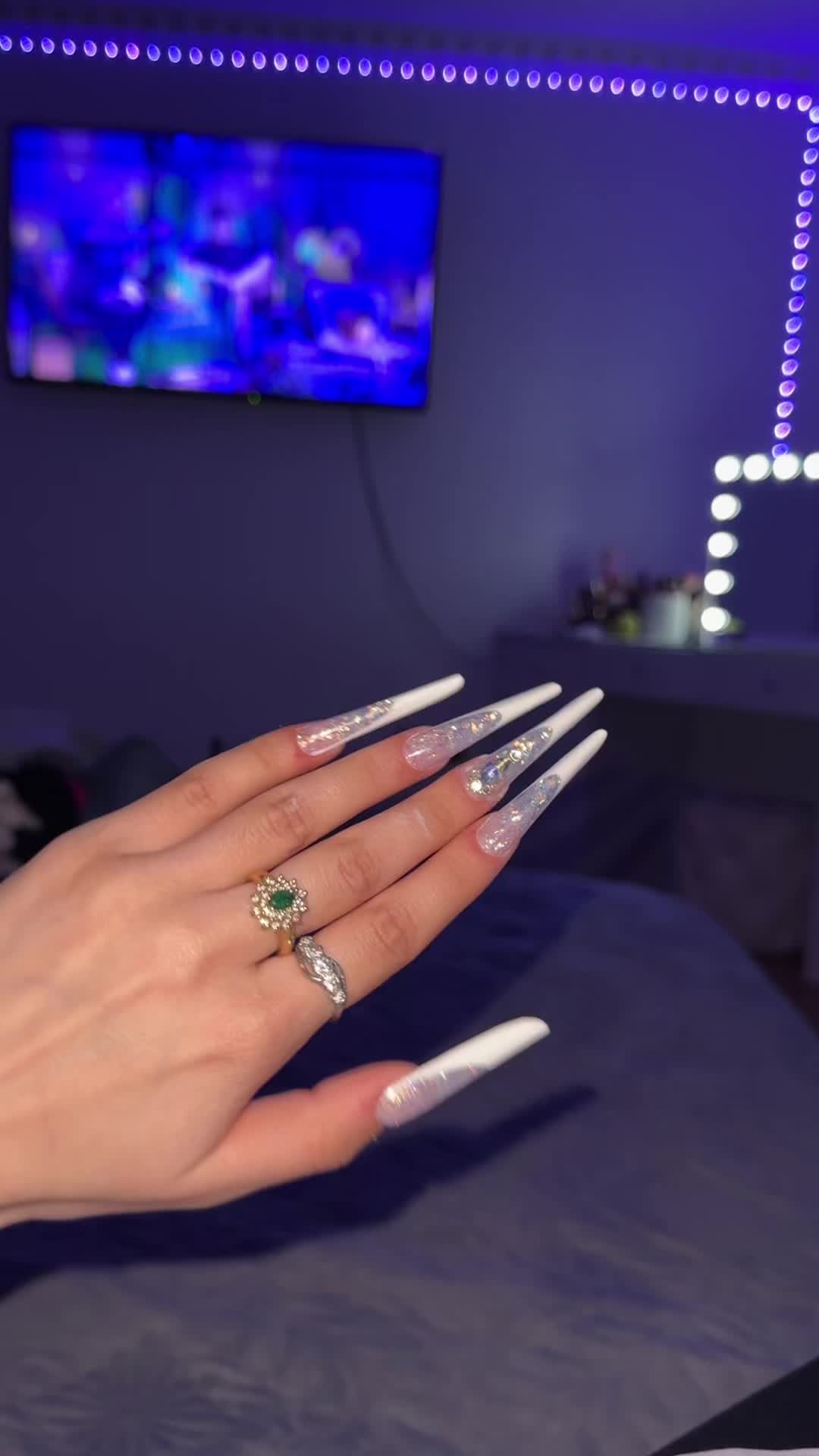 @Aryy👑💋